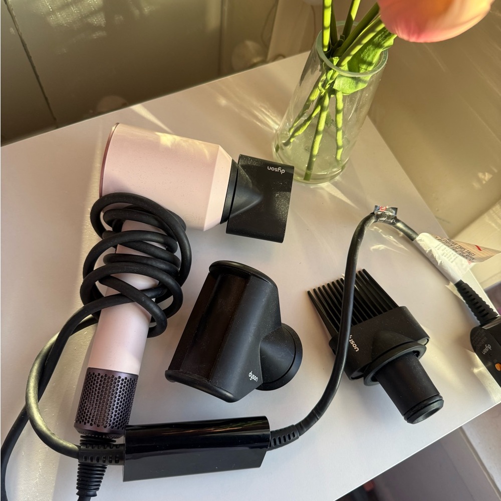 Dyson supersonic hair dryer - Picture 2 of 11